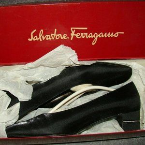Salvatore Ferragamo Nero Black Cranny Block Heel Women's Classic Shoe 9.5 A2